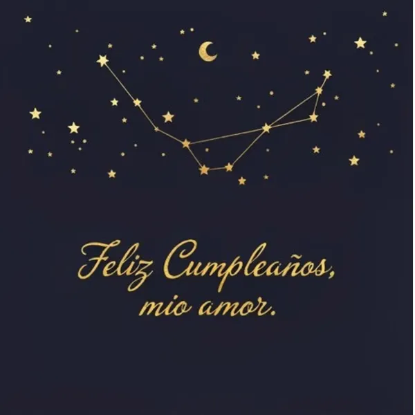 Tarjeta de cumpleaños para mi pareja bajo un cielo azul con constelación estelar